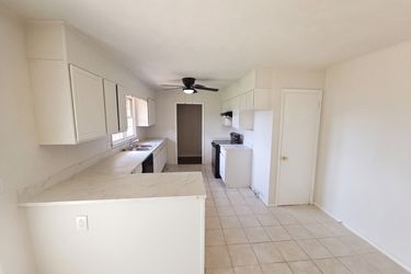 Photo 2 of 16 of 1001 Stanbery Cir, Greeneville, TN