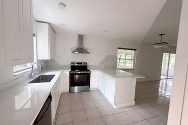 Photo 2 of 30 of 2401 Myakka Dr, Orlando, FL