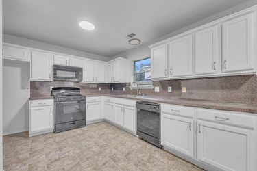 Photo 2 of 23 of 10623 Redwood Dr, Baytown, TX