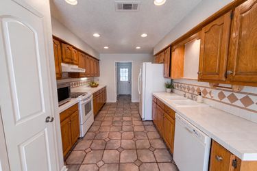Photo 2 of 22 of 203 Frost Creek Ave, Groesbeck, TX