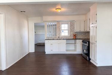 Photo 2 of 17 of 410 B St, Belton, MO