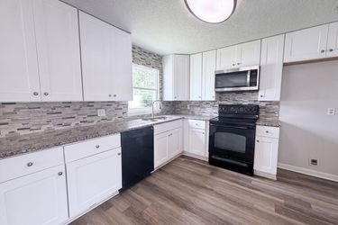 Photo 2 of 21 of 411 Capricorn Ln, Orange Park, FL