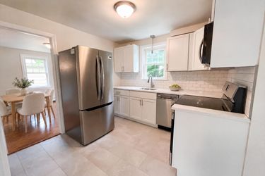 Photo 2 of 28 of 48 Woodlawn St, Randolph, MA