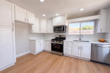 Photo 2 of 25 of 14602 Rosecourt Dr, Canyon Country, CA