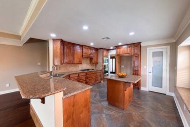 Photo 2 of 18 of 119 Greenridge Cir, League City, TX