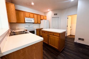 Photo 2 of 21 of 5221 Robin Ln, Farmington, MN
