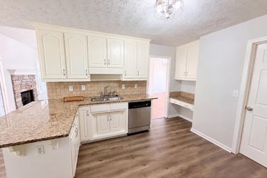 Photo 2 of 35 of 1396 Bramlett Forest Ct, Lawrenceville, GA