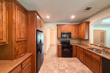 Photo 2 of 25 of 121 Rey Del Mar Cir, Weatherford, TX