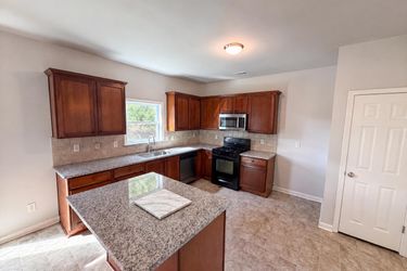 Photo 2 of 23 of 7328 Toccoa Cir, Union City, GA