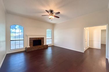Photo 2 of 21 of 133 Jason Dr, Red Oak, TX