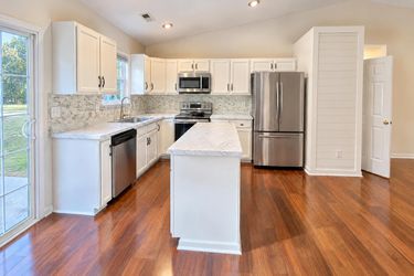 Photo 2 of 18 of 115 Bridgeview Dr, Anderson, SC
