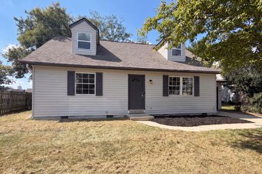 Photo 2 of 38 of 6363 Sandric Ln, Liberty Township, OH