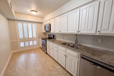 Photo 2 of 17 of 6302 Elder Grove Dr, Dallas, TX