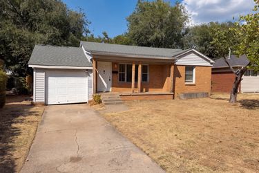 Photo 2 of 39 of 7211 NW 45th St, Bethany, OK