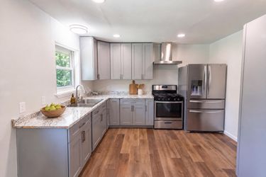 Photo 2 of 20 of 2415 Barnes Bridge Rd, Dallas, TX