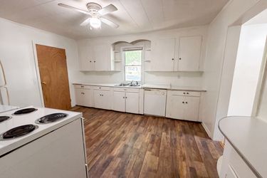 Photo 2 of 15 of 441 Byrnes St, Allendale, SC