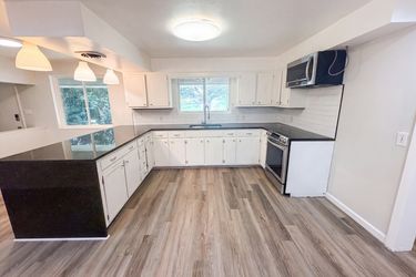 Photo 2 of 19 of 127 Walker Ave, Bessemer, AL