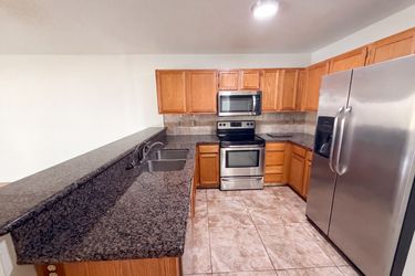 Photo 2 of 30 of 10020 W Montecito Ave, Phoenix, AZ
