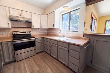 Photo 2 of 22 of 5926 SE Lexington St, Portland, OR