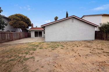 Photo 2 of 25 of 7804 McClintock Way, Sacramento, CA