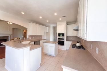 Photo 2 of 31 of 3307 Wolf Ct, Pearland, TX