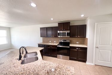 Photo 2 of 25 of 11503 N Peak, San Antonio, TX