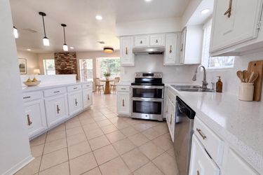 Photo 2 of 21 of 6910 Vialinda Dr, Houston, TX