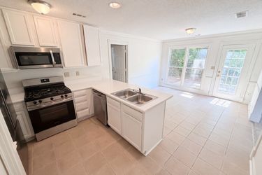 Photo 2 of 26 of 1150 Magnolia Way SE, Smyrna, GA