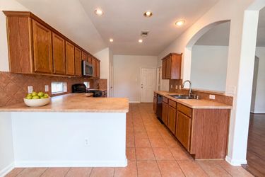 Photo 2 of 20 of 6843 Tammany Manor Ln, Spring, TX