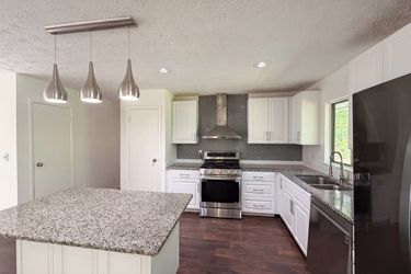 Photo 2 of 16 of 1010 Buckhurst Dr, Atlanta, GA