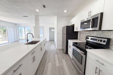 Photo 2 of 26 of 21530 Glendale Ave, Port Charlotte, FL