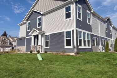 Photo 2 of 21 of 643 Cassia Ct, Crystal Lake, IL