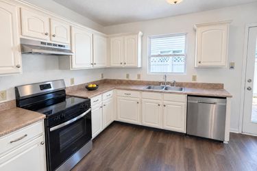 Photo 2 of 20 of 10133 Cumberland Pointe Blvd, Noblesville, IN