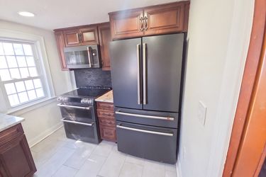Photo 2 of 19 of 1026 Forbes St, East Hartford, CT