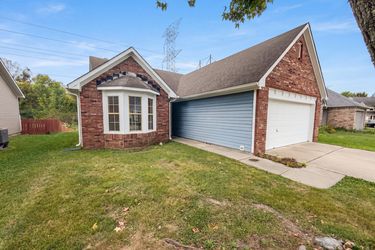 Photo 2 of 61 of 5654 Crown Vetch Pl, Indianapolis, IN