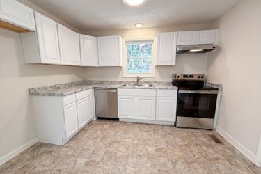 Photo 2 of 17 of 2112 Axson St, Cayce, SC