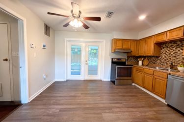 Photo 2 of 25 of 740 SE 28th St, Ocala, FL
