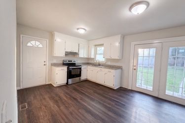 Photo 2 of 18 of 28 11th St, Greer, SC