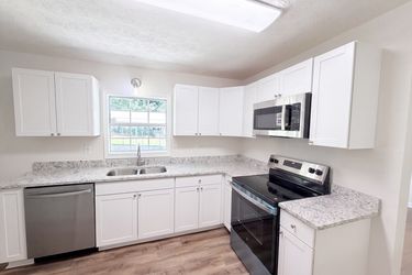 Photo 2 of 17 of 467 Oak Way, Lawrenceville, GA