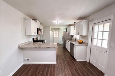 Photo 2 of 29 of 1710 Fairhaven Dr, Columbia, SC