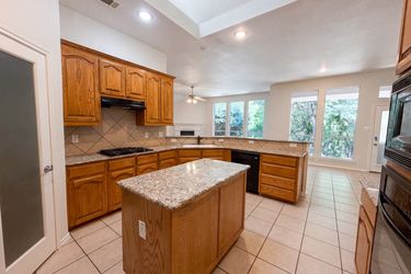 Photo 2 of 21 of 8526 Vista Grande Dr, Dallas, TX
