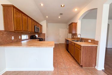 Photo 2 of 20 of 6843 Tammany Manor Ln, Spring, TX