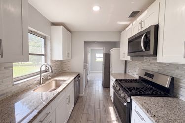 Photo 2 of 19 of 2096 W Atmore Cir, Deltona, FL