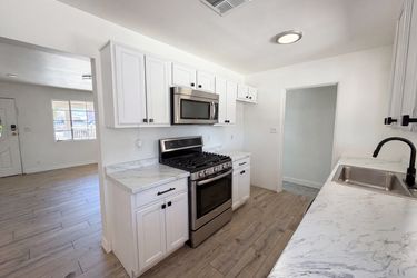 Photo 2 of 21 of 4505 W Clarendon Ave, Phoenix, AZ