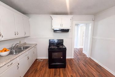 Photo 2 of 15 of 920 Elm St, Burlington, NC