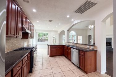Photo 2 of 33 of 3106 Forrester Dr, Pearland, TX