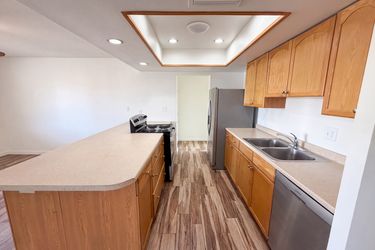 Photo 2 of 28 of 10215 N 36th Ave, Phoenix, AZ