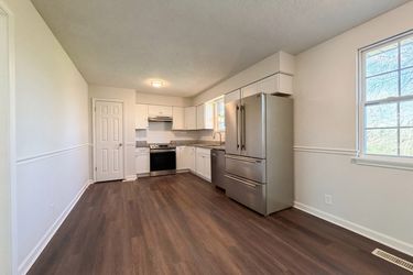 Photo 2 of 21 of 5148 Roxborough Dr, Hermitage, TN