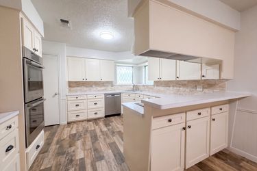 Photo 2 of 47 of 4042 Greenbriar Dr, Missouri City, TX