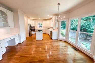 Photo 2 of 32 of 1984 Charrwood Ct, Marietta, GA